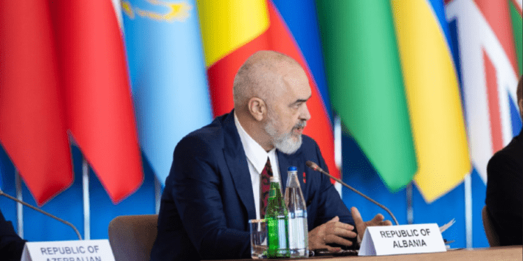 Rama: Shqipëria është 100% e mbështetur si vend në energjinë e ripërtëritshme