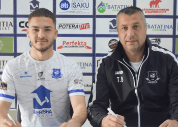 Enis Hoti nënshkruan kontratë profesionale 3 vjeçare me KF Llapin