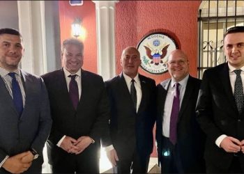 Takohen Escobar dhe liderët opozitarë në rezidencën e Hovenier