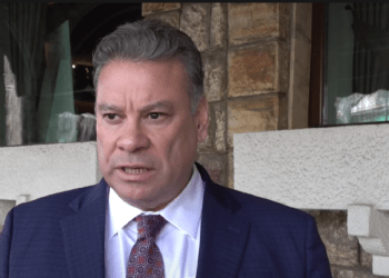 Në Pejë, Escobar: Kam dashur të vij këtu të dëgjoj rrëfimet e njerëzve si janë prekur nga vendimi i BQK-së