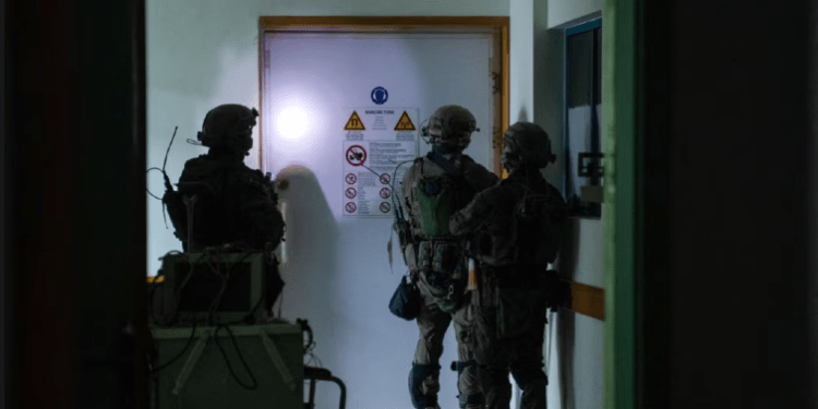 Ushtria izraelite kryen bastisje në ndërtesat e spitalit Al-Shifa në Gazë