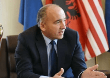 Muhaxheri për Kurtin: Meqë u lodhë nga punët, angazhimet dhe ka stresi, le të jep dorëheqje