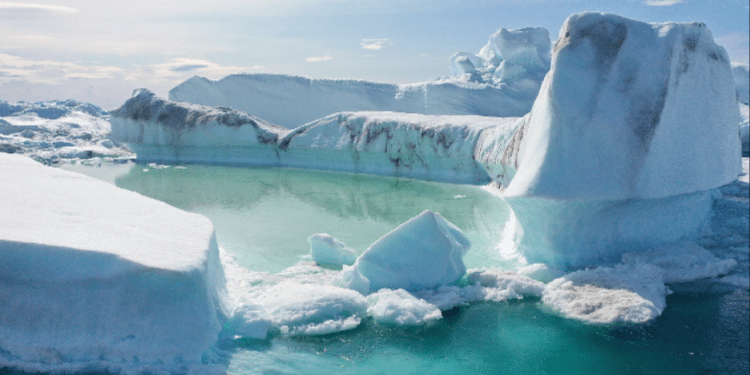 A e dini pse Dubai po importon akull nga Greenlanda?