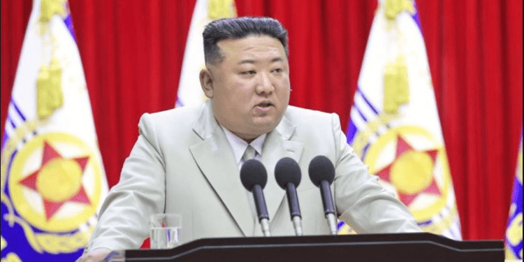 Koreja e Veriut teston një motor me lëndë djegëse në gjendje të ngurtë për raketën e saj hipersonike