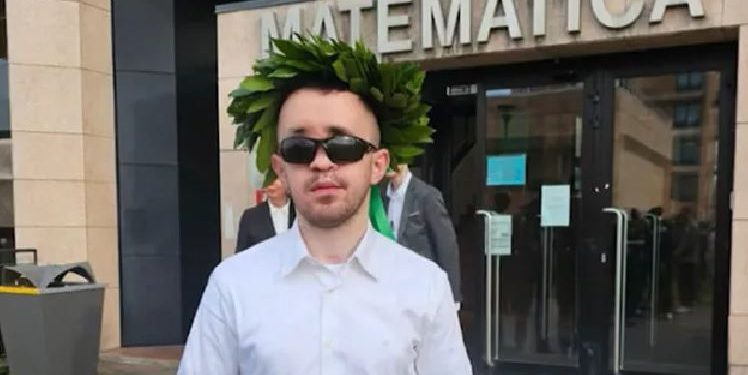 23 vjeçari shqiptar bëhet i pari i verbër që diplomohet për IT në Universitetin e Parmës