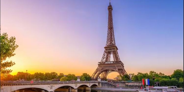 Kulla Eiffel shënon 135-vjetorin e përurimit të saj