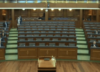 LVV lëshon sallën e Kuvendit të Kosovës ku po debatohet për kontratat njëburimore