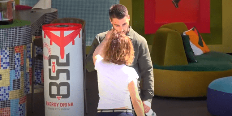 Tension mes Meritonit dhe Eglës