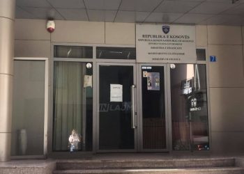 MFPT: Nënshkruhet amandamenti i marrëveshjes PPP me aeroportin ndërkombëtar të Kosovës