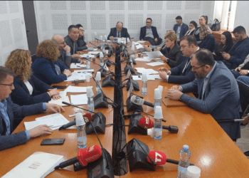 Për inspektorët e tregut, opozita përplaset me ministren Hajdarin