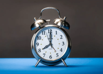 Të dielën akrepat e orës do të shkojnë 60 minuta para