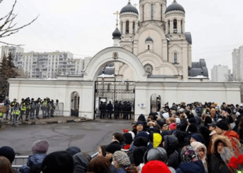 Mijëra qytetarë i japin lamtumirën e fundit opozitarit Navalny