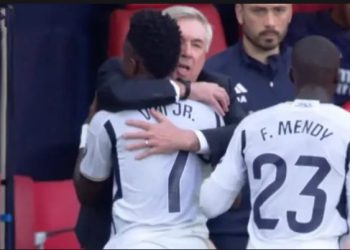 Ja çfarë i tha Ancelotti duke përshpëritur Viniciusit pasi e largoi nga loja