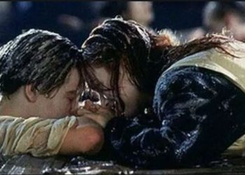 Shitet në ankand “dërrasa” që shpëtoi Kate Winslet te filmi Titanic