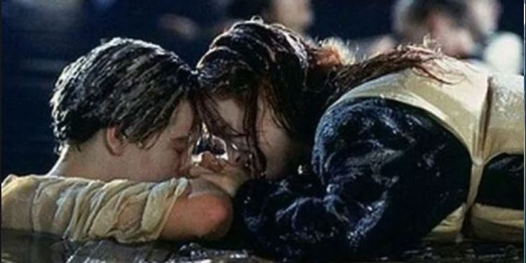 Shitet në ankand “dërrasa” që shpëtoi Kate Winslet te filmi Titanic