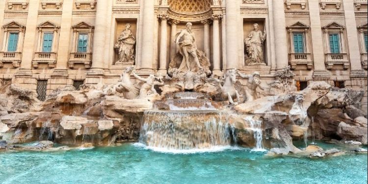 Ja pse njerëzit hedhin monedha në shatërvanin e Trevit