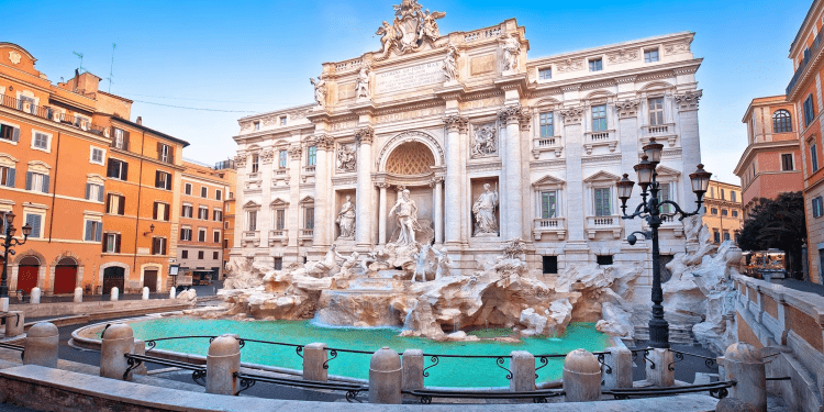 Çfarë ndodhë nëse hedh një monedhë në shatërvanin e Trevit, kush i merr paratë?