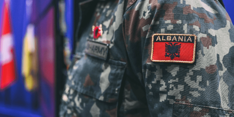 Shqipëria dyfishon pagën ushtarëve të saj që shërbejnë në Kosovë në kuadër të KFOR-it