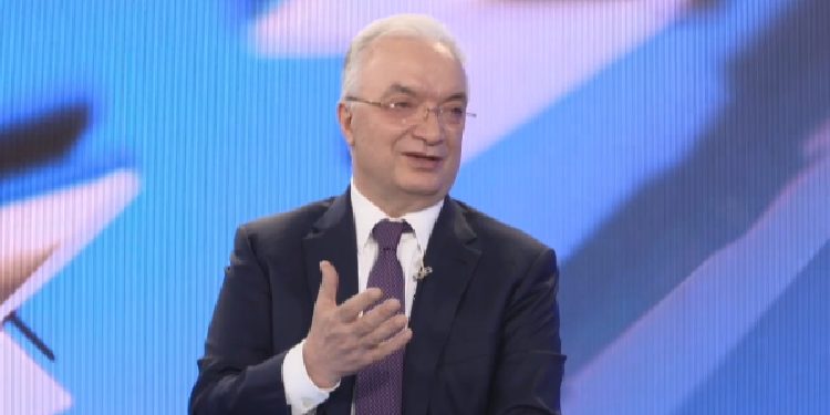 Haliti: Treni nuk ecën pa binarë, ngecja në baltë e dëmton të ardhmen e Kosovës