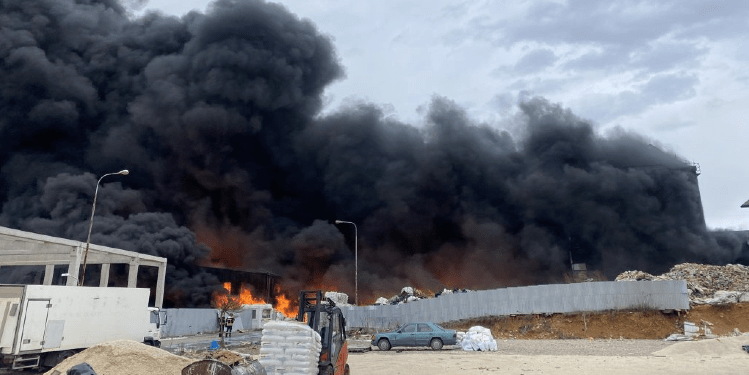 Edhe një objekt tjetër në Parkun e Biznesit në Drenas përfshihet nga flakët