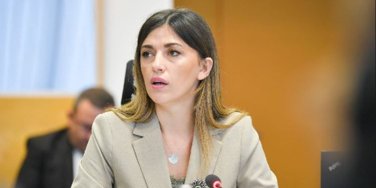 Haxhiu kërkon drejtësi për gruan që u vra në Ferizaj: Nuk ka asnjë justifikim për vrasjen e grave