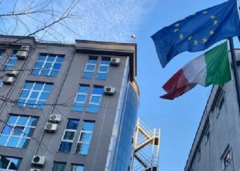 Ambasada e Italisë në Kosovë uron shqip: Me fat Bajrami