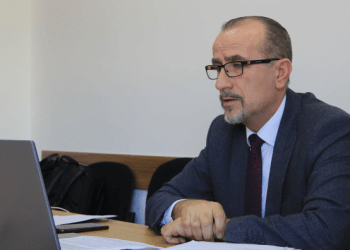 Haxhiu për Çekun: Ministri del merr poza e lavderohet me zhvatjen e 1 milion eurove të paras publike