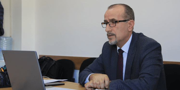 Haxhiu për Çekun: Ministri del merr poza e lavderohet me zhvatjen e 1 milion eurove të paras publike