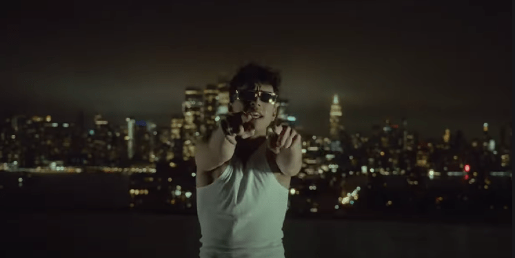 Blerando publikon kangën e re “Rrakata”