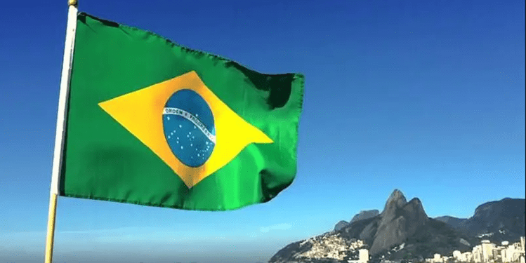 Ndodh në Brazil, një grua 42 vjeçare çon trupin e xhaxhait të vdekur në bankë për të marrë kredi(Video)