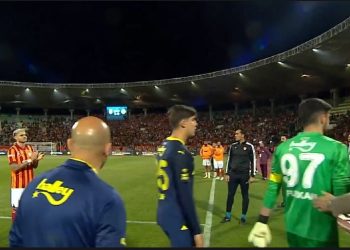 Finalja më e shkurtër në histori të futbollit europian, Fenerbahce e dorëzon ndeshjen