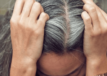 A e dini përse thinjën flokët?