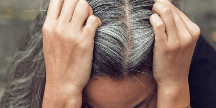 A e dini përse thinjën flokët?