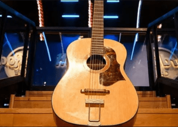 Pritet të thyej rekord, del në ankand kitara e humbur prej 50 vitesh e John Lennon