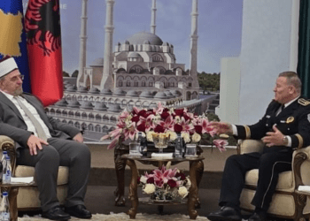 Koloneli Hoxha në BIK: Uroi besimtarët myslimanë që këtë festë ta festojnë me shëndet, begati e në harmoni