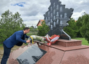 Konjufca bënë homazhe dhe vendosi lule në Lipjan e Prishtinë