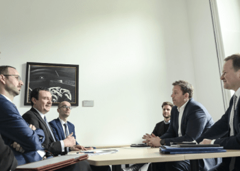 Kurti takoi Bashkë-drejtuesin e SPD-së gjermane Klingbeil dhe deputetin gjerman Schwabe