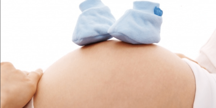 Ja si te kuptoni pozicionin e fëmijes duke prekur barkun