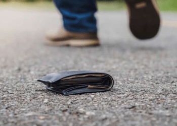 Një qytetar në Rahovec gjen 10 mijë euro dhe i dorëzon në polici