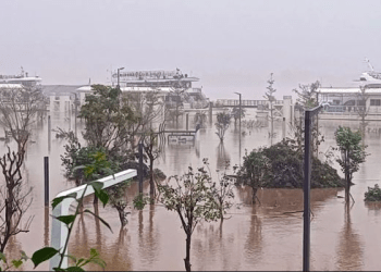 Përmbytjet masive në Kinë, dhjetëra mijëra persona të evakuuar