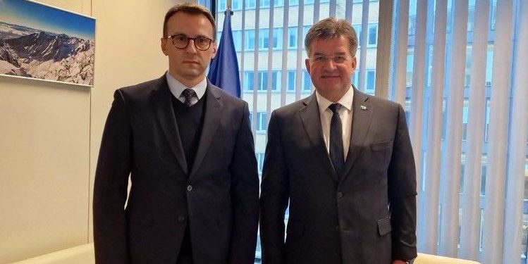 Përfundon takimi mes Miroslav Lajçak dhe Petar Petkoviq