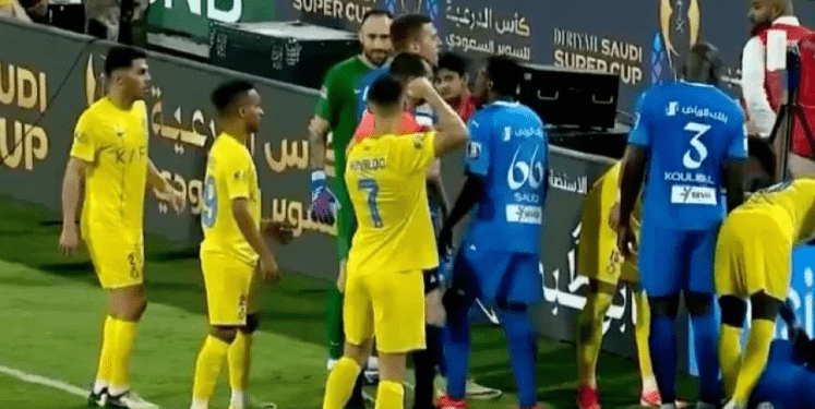 Çfarë dënimi mori Ronaldo pas goditjes që i dha kundërshtarit me brryl në ndeshjen e Superkupës së Arabisë?