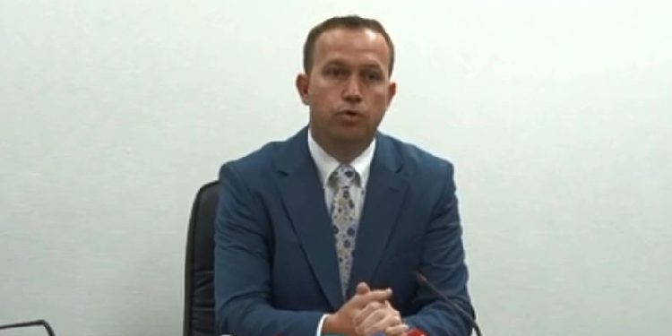 Elezi: Janë hapur të gjitha qendrat e votimit