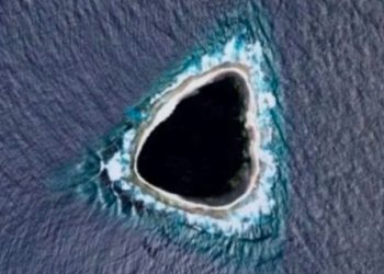 Çfarë është vrima misterioze në mes të Paqësorit dhe cila është historia e saj?