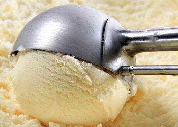 Akullore shtëpie me 3 përbërës, shije fantastike