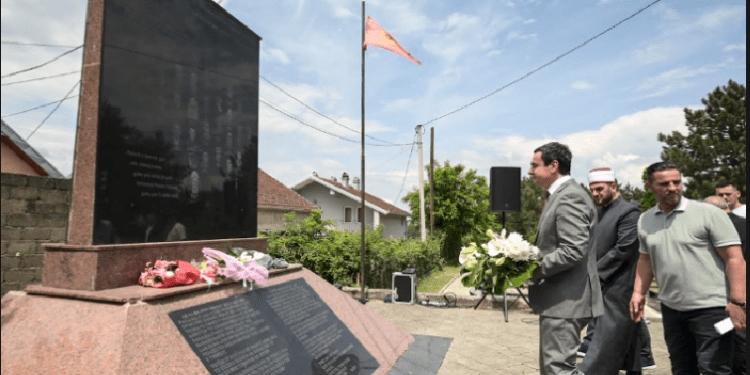 Kurti: Martirët e dëshmorët janë dëshmi e krimeve të Serbisë
