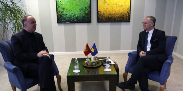 Bislimi takon Gjeloshajn, diskutojnë raportet e mira ndërfqinjësore