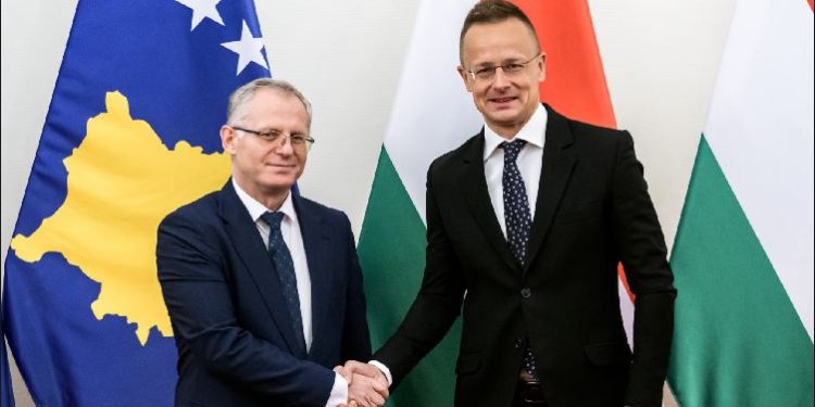 Bislimi takon Szijjarton, temë diskutimi bashkëpunimi Hungari-Kosovë