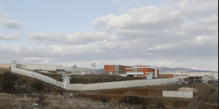 Shërbimi Korrektues Danez viziton burgun në Gjilan, gjenë myk e ujë të papijshëm