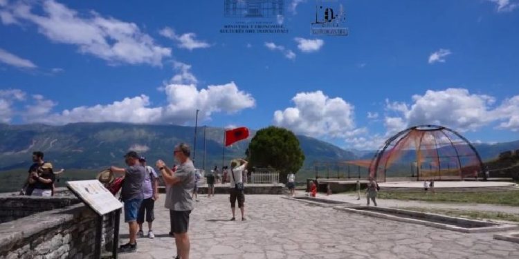 Fluks turistësh në Kalanë e Gjirokastrës, mbi 50 mijë vizitorë 5 muajt e parë të vitit